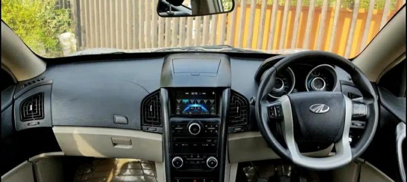 Mahindra XUV500 W10 2017