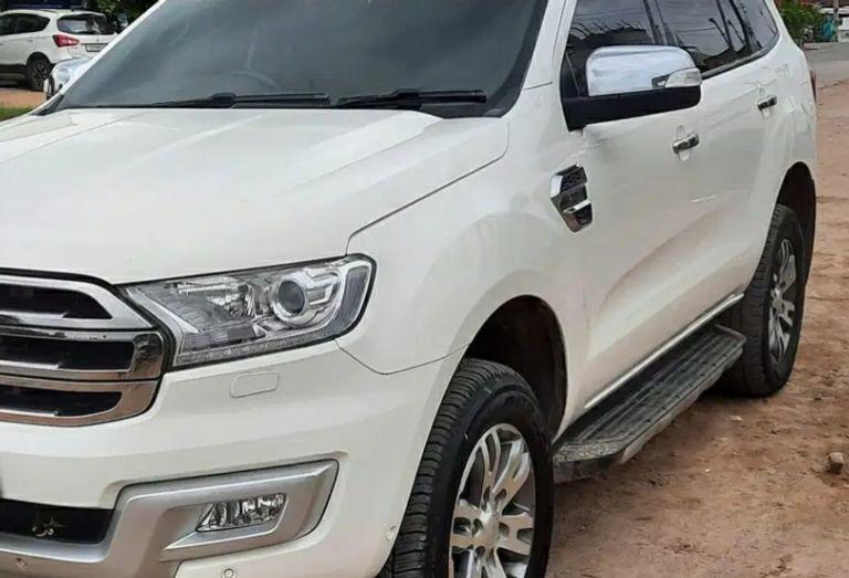 Ford Endeavour Trend 2.2 4x2 AT 2017