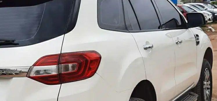 Ford Endeavour Trend 2.2 4x2 AT 2017