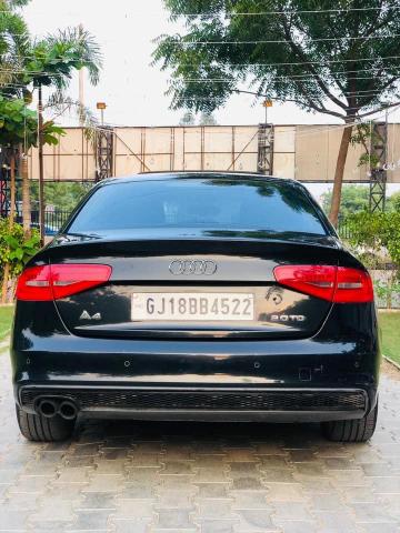 Audi A4 2.0 TDI S line 2012