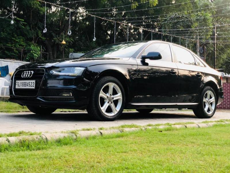 Audi A4 2.0 TDI S line 2012