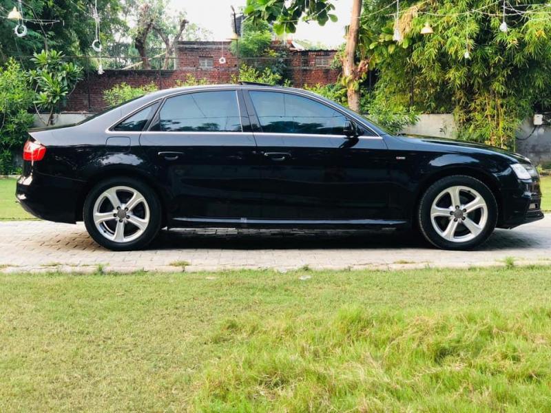 Audi A4 2.0 TDI S line 2012
