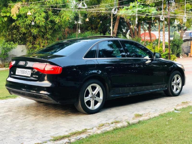 Audi A4 2.0 TDI S line 2012
