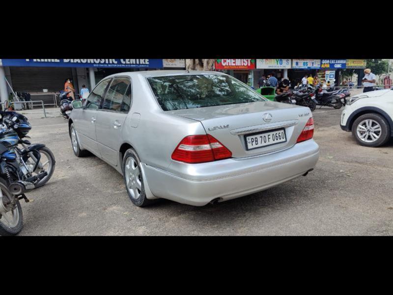 Lexus LS 600 HL 2001