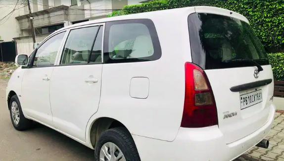Toyota Innova 2.5 G 8 STR BS III 2007