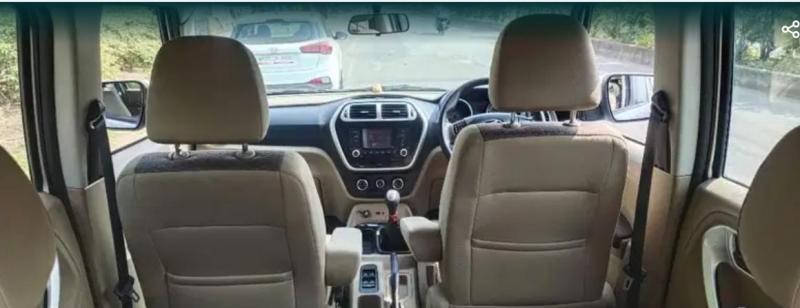 Mahindra TUV300 T8 2018