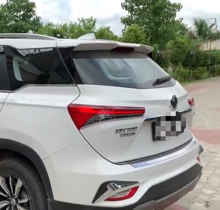 MG Hector Plus Sharp 1.5 Petrol Turbo Hybrid MT 6 STR 2021