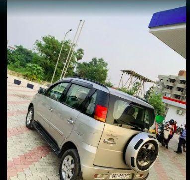 Mahindra Quanto C8 2013