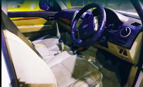 Ford Endeavour 2.5L 4x2 2012