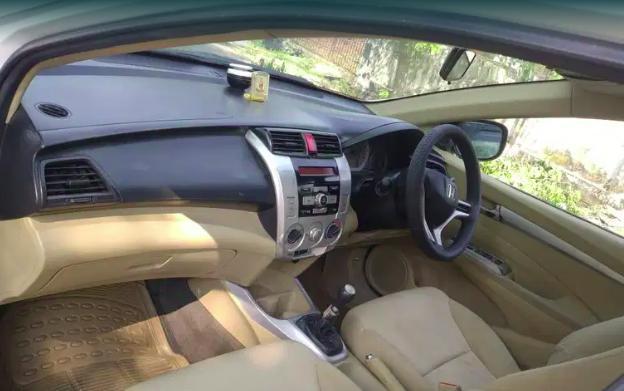 Honda City V i-VTEC 2010 