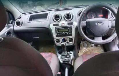 Ford Figo 1.2P TITANIUM MT 2010