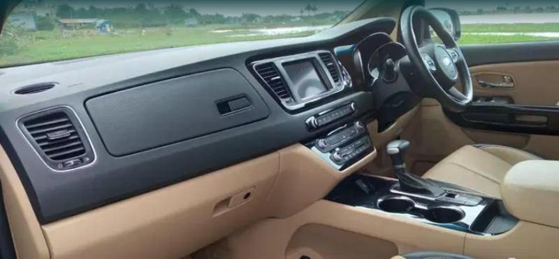 Kia Carnival Limousine 7 STR 2021