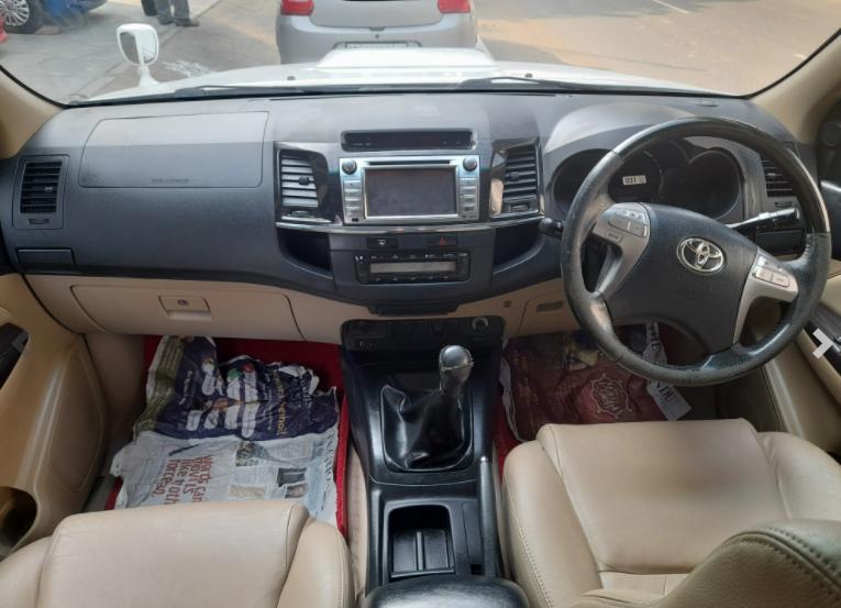 Toyota Fortuner 3.0 4x2 MT 2015