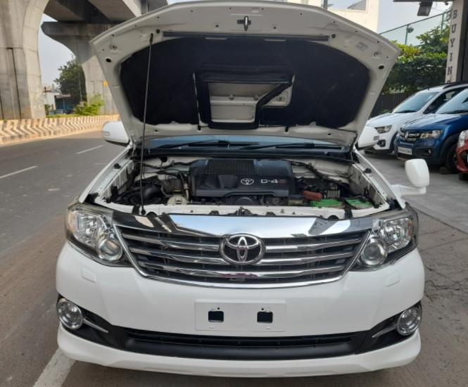 Toyota Fortuner 3.0 4x2 MT 2015