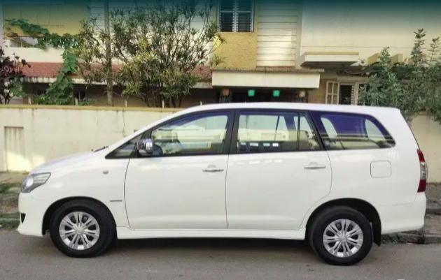Toyota Innova 2.5 GX 8 STR BS IV 2012