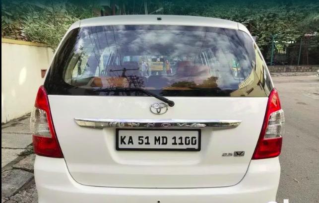 Toyota Innova 2.5 GX 8 STR BS IV 2012