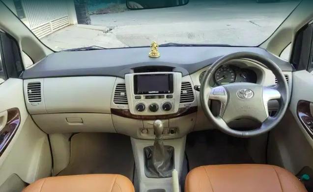 Toyota Innova 2.5 GX 8 STR BS IV 2012