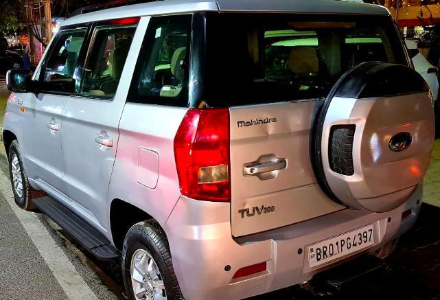 Mahindra TUV300 T8 2016