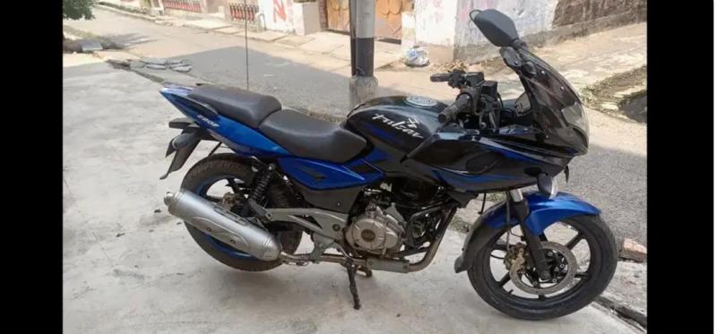Bajaj Pulsar 220F 2016