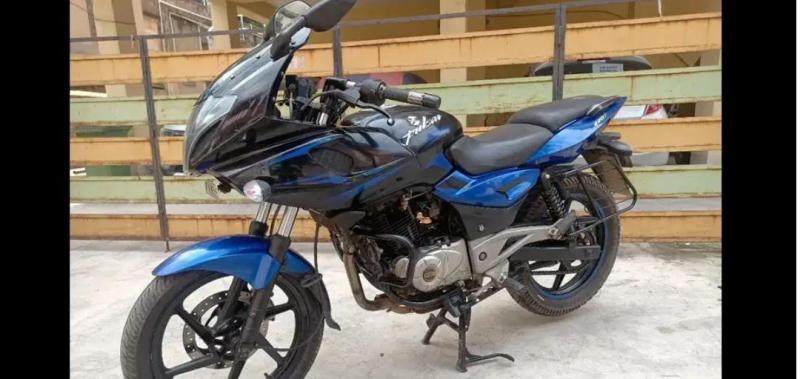 Bajaj Pulsar 220F 2016