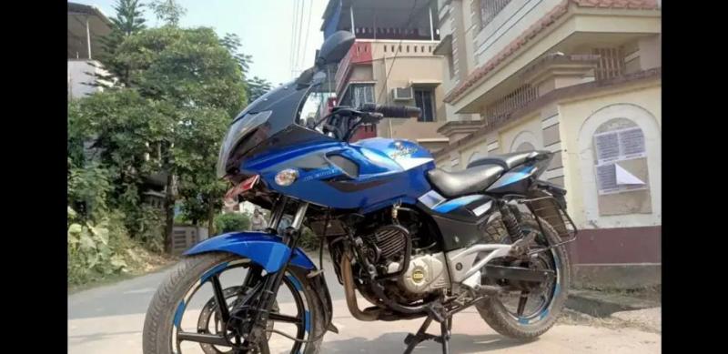 Bajaj Pulsar 220cc 2014