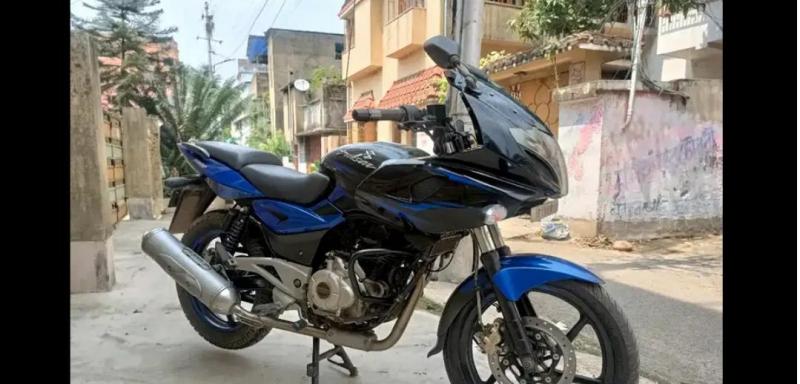 Bajaj Pulsar 220F 2016