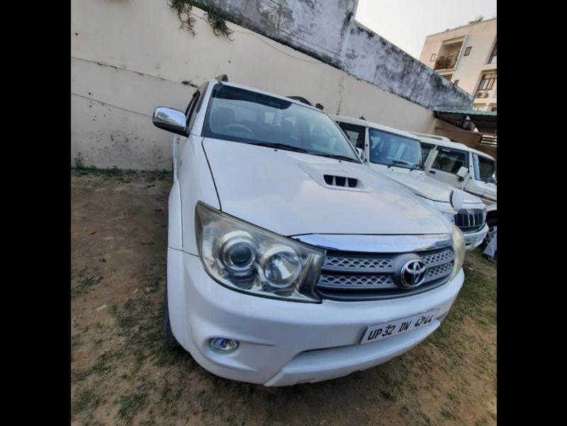Toyota Fortuner 3.0 4X4 MT 2011