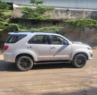 Toyota Fortuner 3.0 4X4 MT 2011