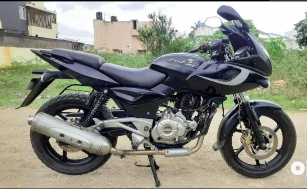 Bajaj Pulsar 220cc 2011