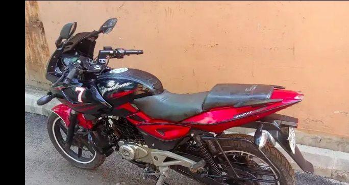 Bajaj Pulsar 220cc 2016