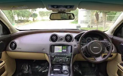 Jaguar XJ 2.0L Portfolio LWB 2017