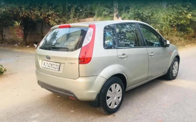 Ford Figo 1.2P TITANIUM MT 2010