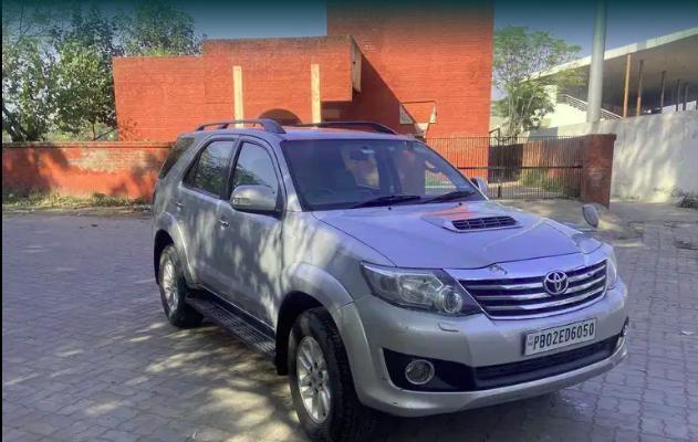 Toyota Fortuner 3.0 4x2 MT 2012