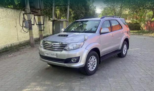 Toyota Fortuner 3.0 4x2 MT 2012