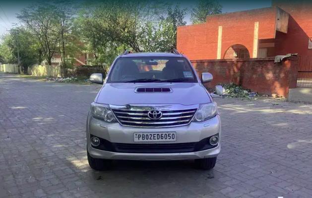 Toyota Fortuner 3.0 4x2 MT 2012