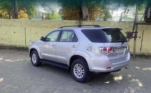 Toyota Fortuner 3.0 4x2 MT 2012