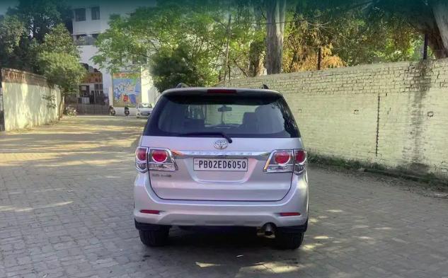 Toyota Fortuner 3.0 4x2 MT 2012