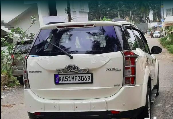 Mahindra XUV500 W8 2015