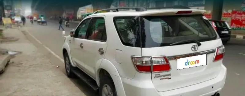 Toyota Fortuner 3.0 4X4 MT 2011