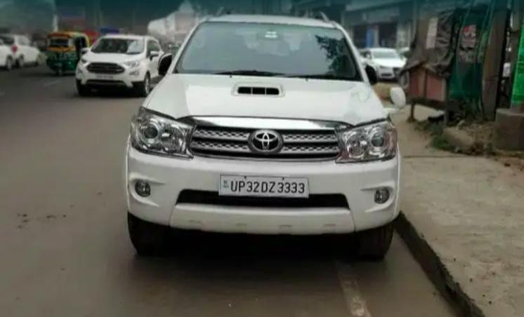 Toyota Fortuner 3.0 4X4 MT 2011