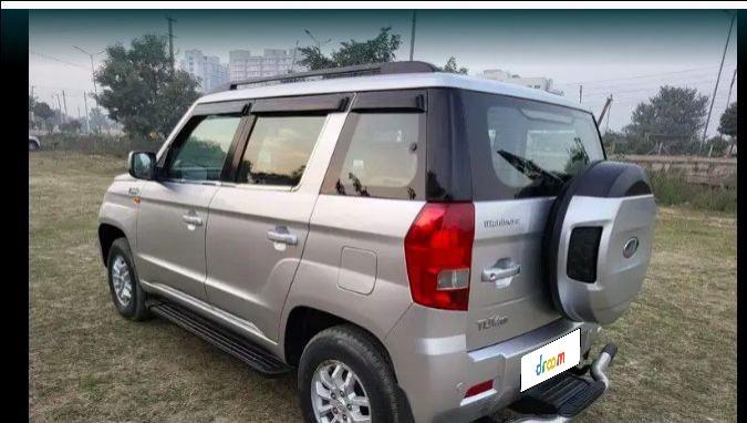 Mahindra TUV300 T8 AMT 2017