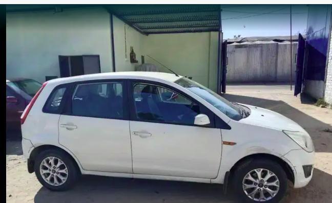 Ford Figo 1.5D TITANIUM MT 2013