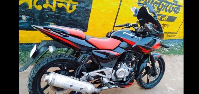 Bajaj Pulsar 220cc 2012