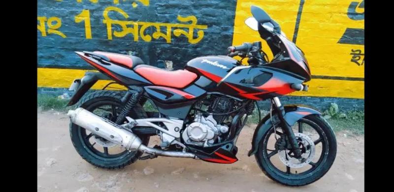 Bajaj Pulsar 220cc 2012
