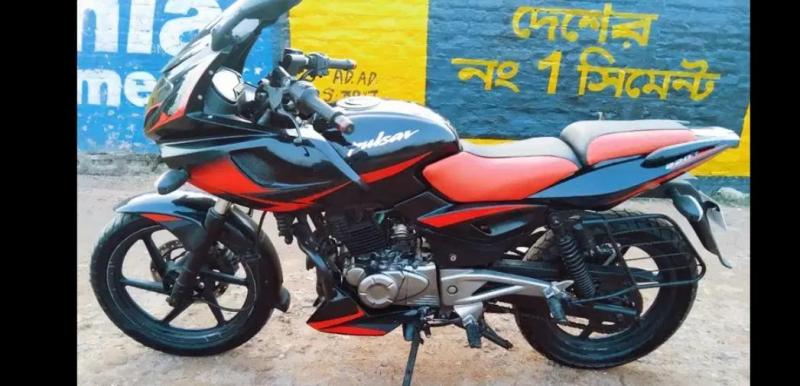 Bajaj Pulsar 220cc 2012