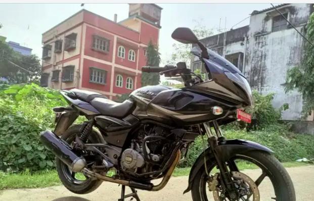 Bajaj Pulsar 220F 2017