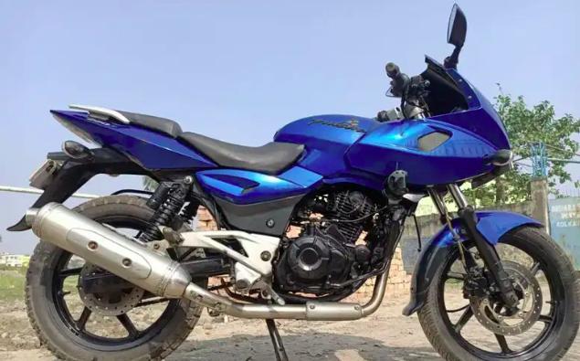 Bajaj Pulsar 220cc 2011
