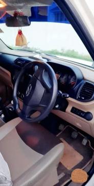 Mahindra TUV300 PLUS P4 2018