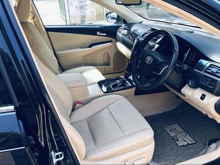 Toyota Camry Hybrid 2019