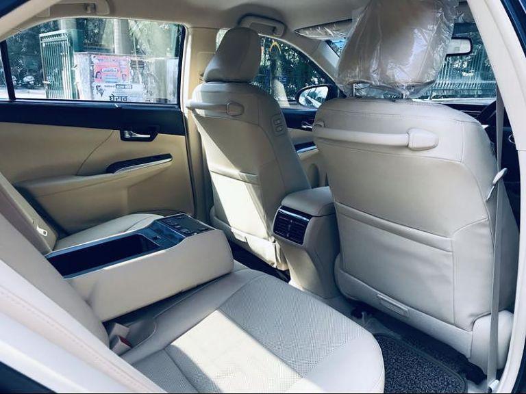 Toyota Camry Hybrid 2019